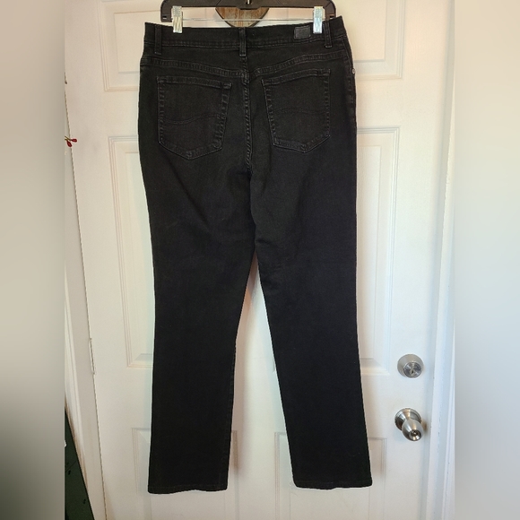 (753) Lee Woman's Relaxed Fit Straight Leg Jeans, Size: 14 Color: Black - Picture 9 of 14